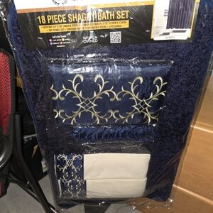 18 Piece Shaggy Bath Set in Navy and Gold